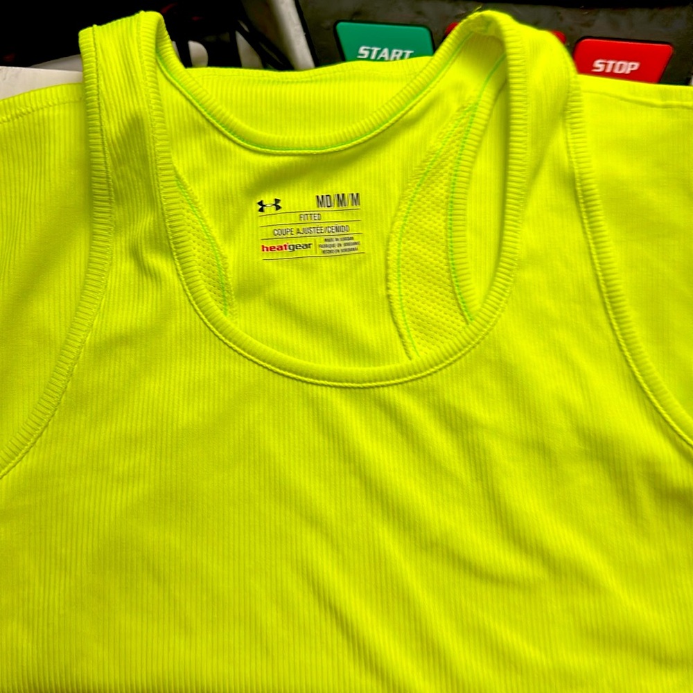 Women’s under armour ribbed fitted medium tank. Great condition